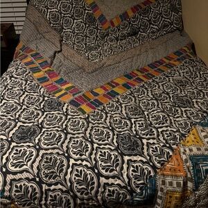 Anthropologie queen quilt + 2 standard pillow shams